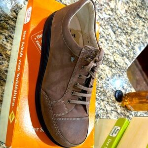 Finn Comfort Huelva 9W, color Cherokee Wood